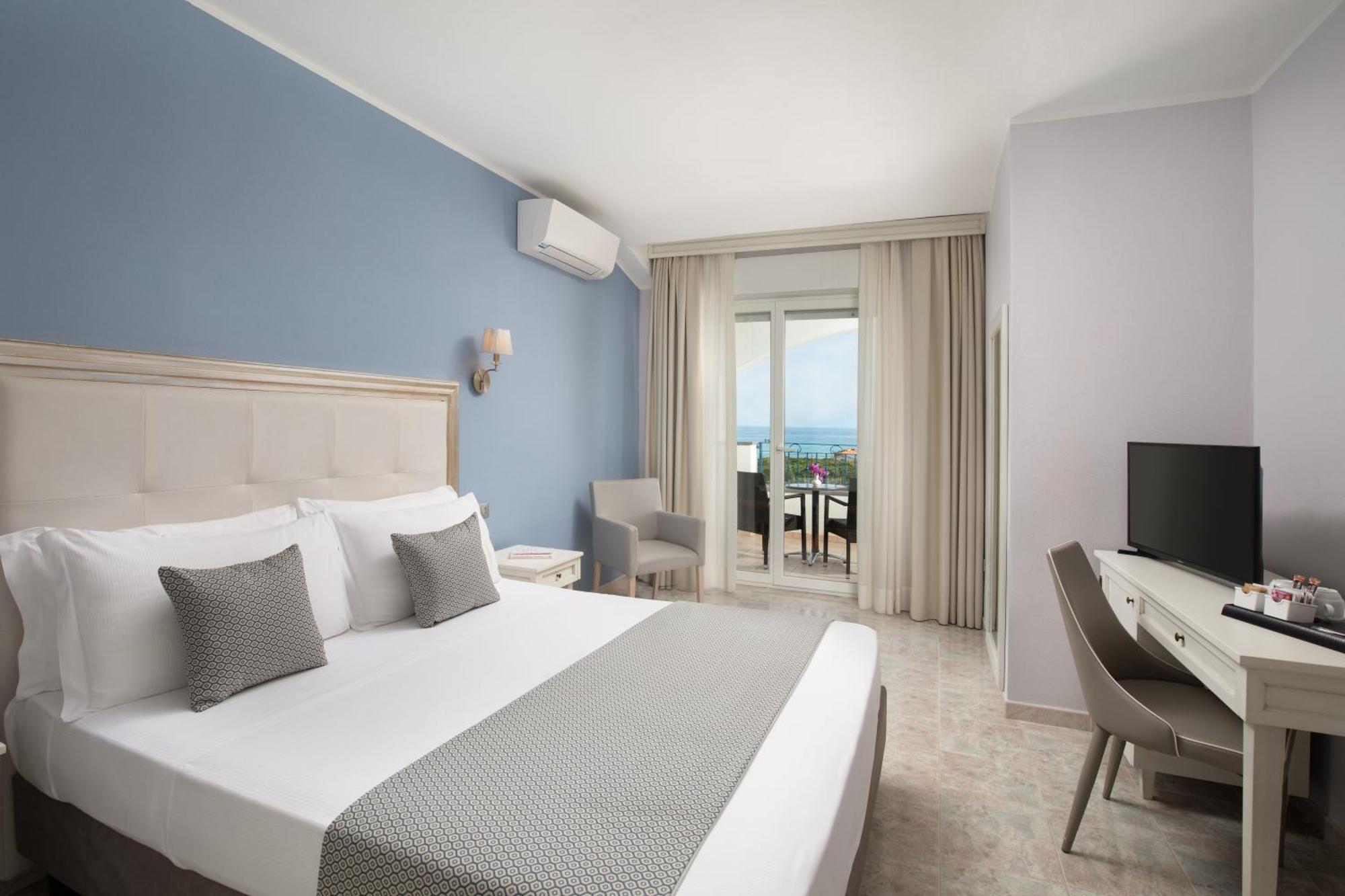 Hotel Rosa Dei Venti Castelsardo Exterior photo