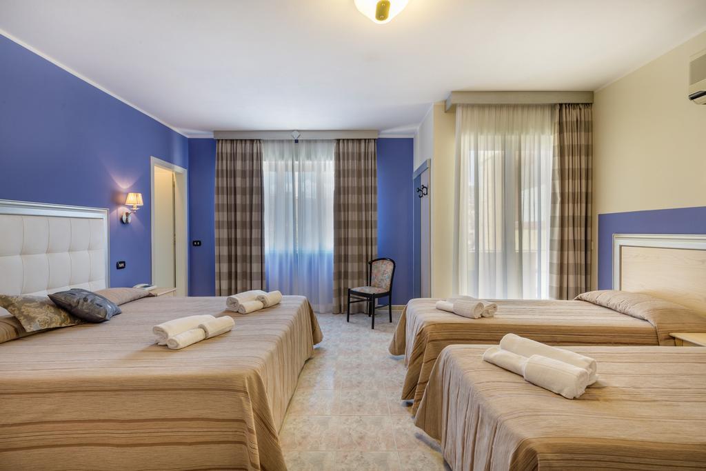 Hotel Rosa Dei Venti Castelsardo Exterior photo