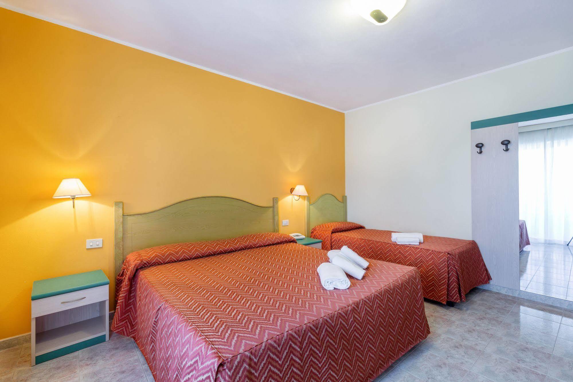 Hotel Rosa Dei Venti Castelsardo Exterior photo
